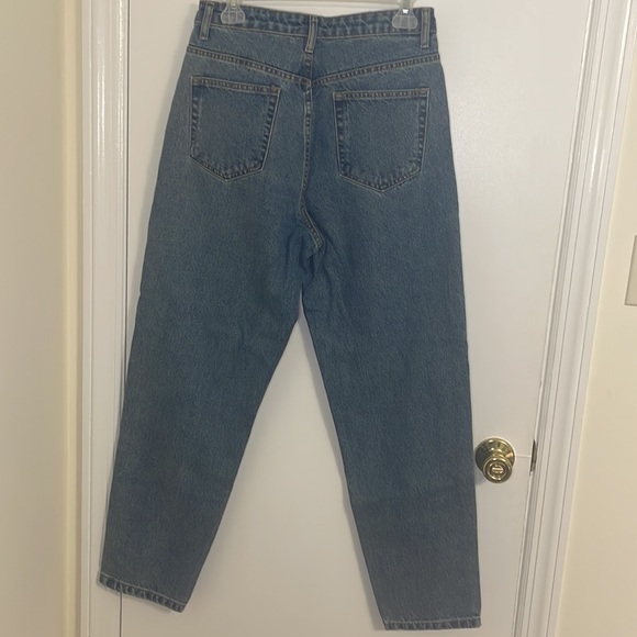 New With Tags PRETTYLITTLETHING L30 Mid Blue Wash Mom Jeans Size 6 - Picture 6 of 11